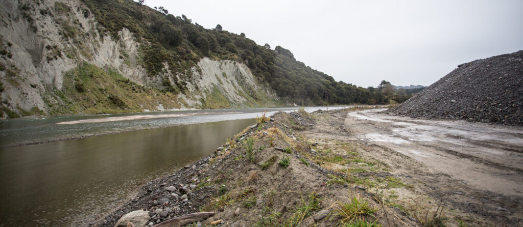 Land Mohaka River Bank Cliffs