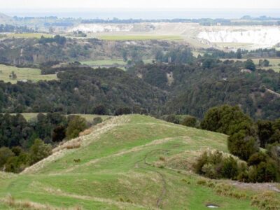 Land Hawkes Bay Valley Coastal View